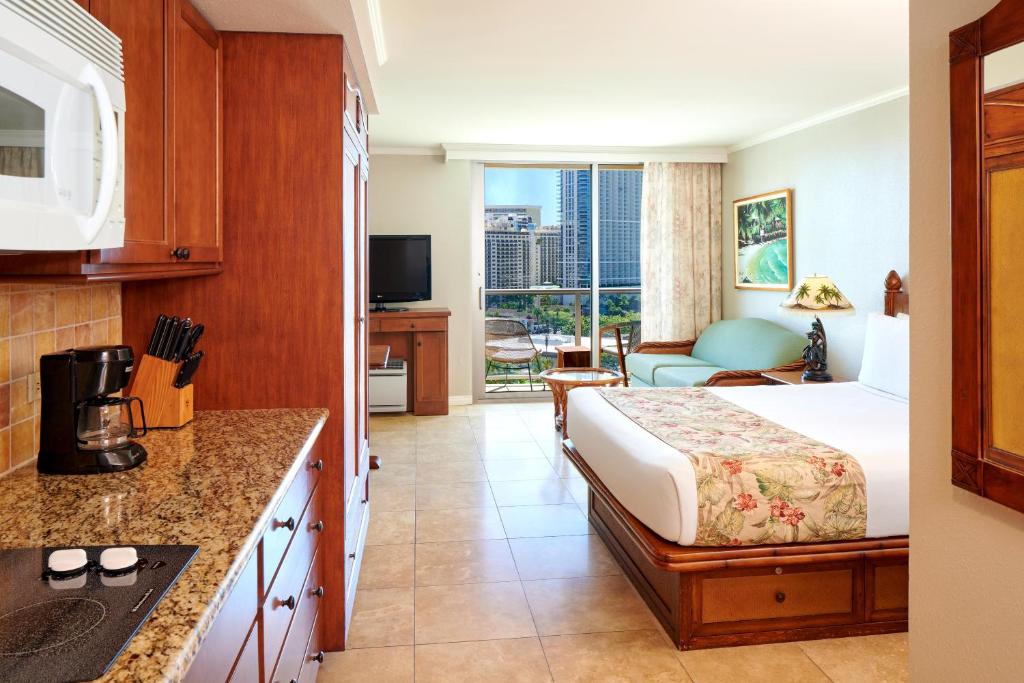 Luana Waikiki Hotel & Suites