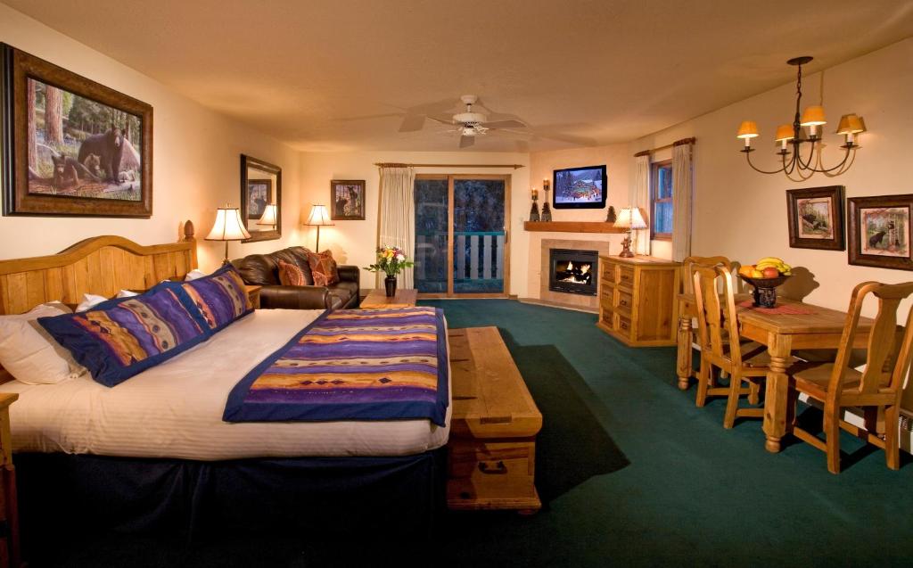 Alpine Village Suites (Taos Ski Valley) 