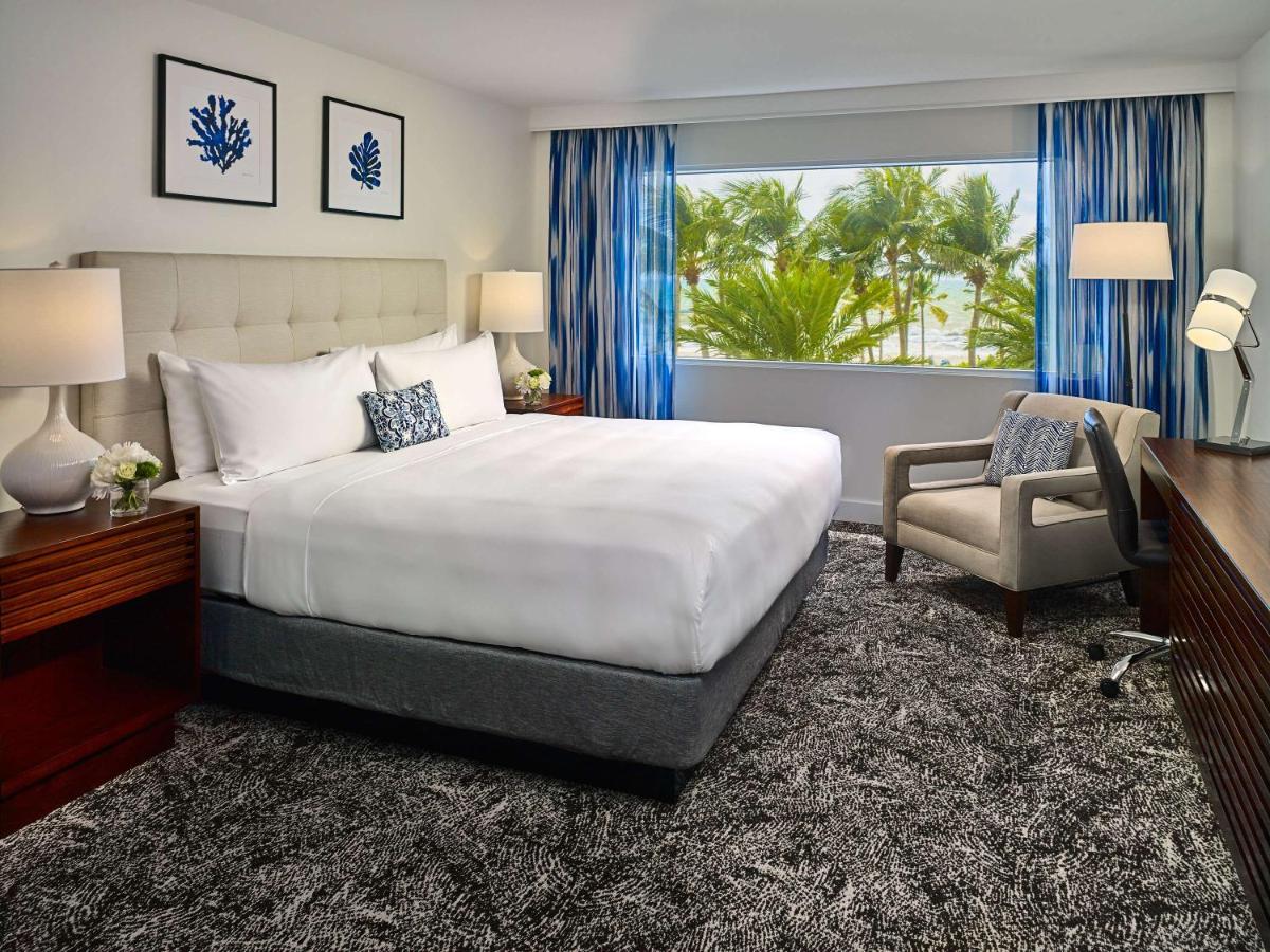 Deluxe King Room with Ocean View