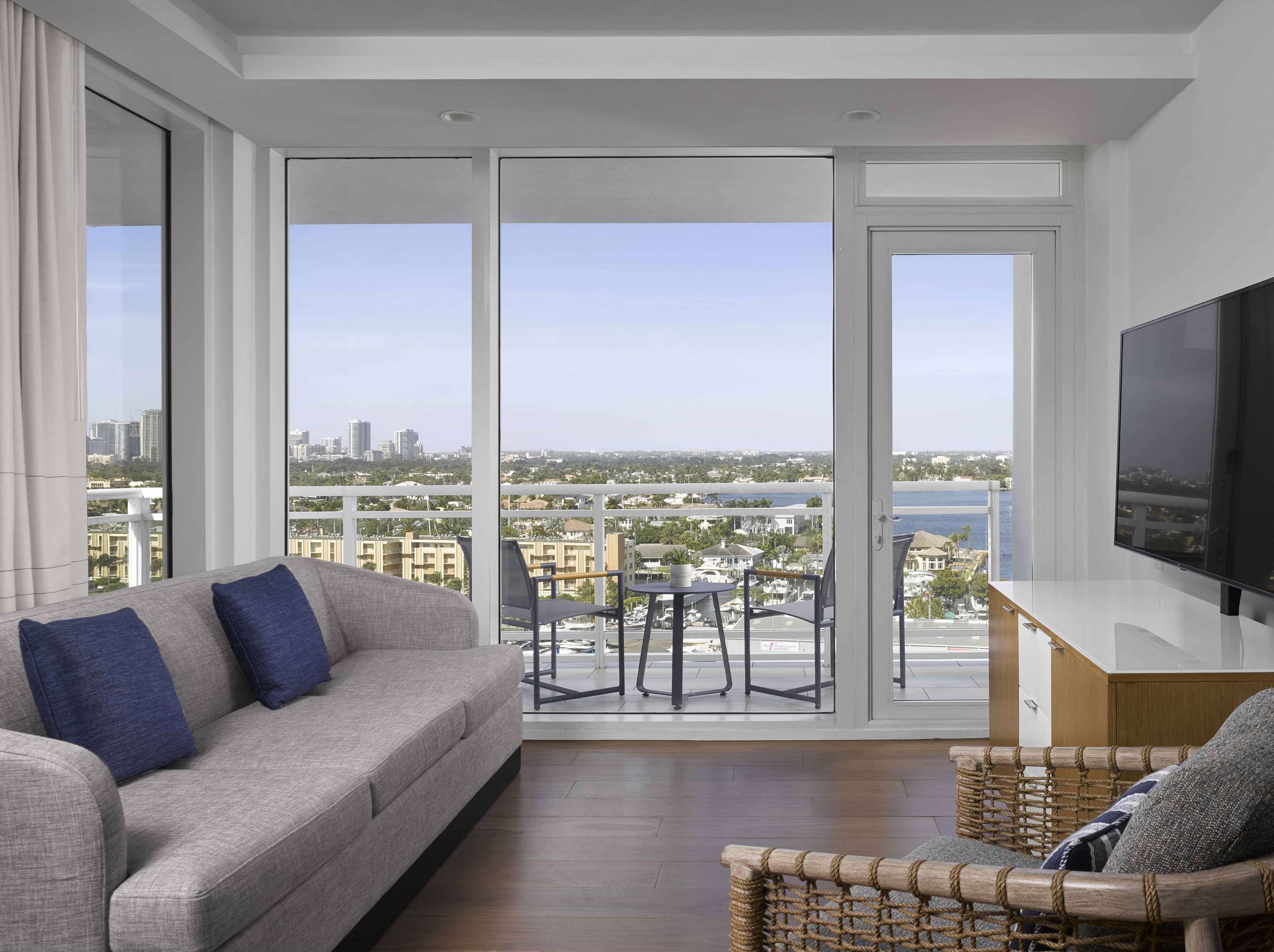 City/Marina View- Corner Tower Suite- King Bed