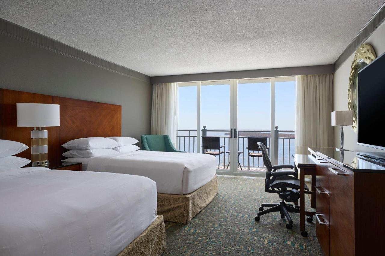 Guest Room, Two Queen, Waterfront, Sanibel Tower, Balcony