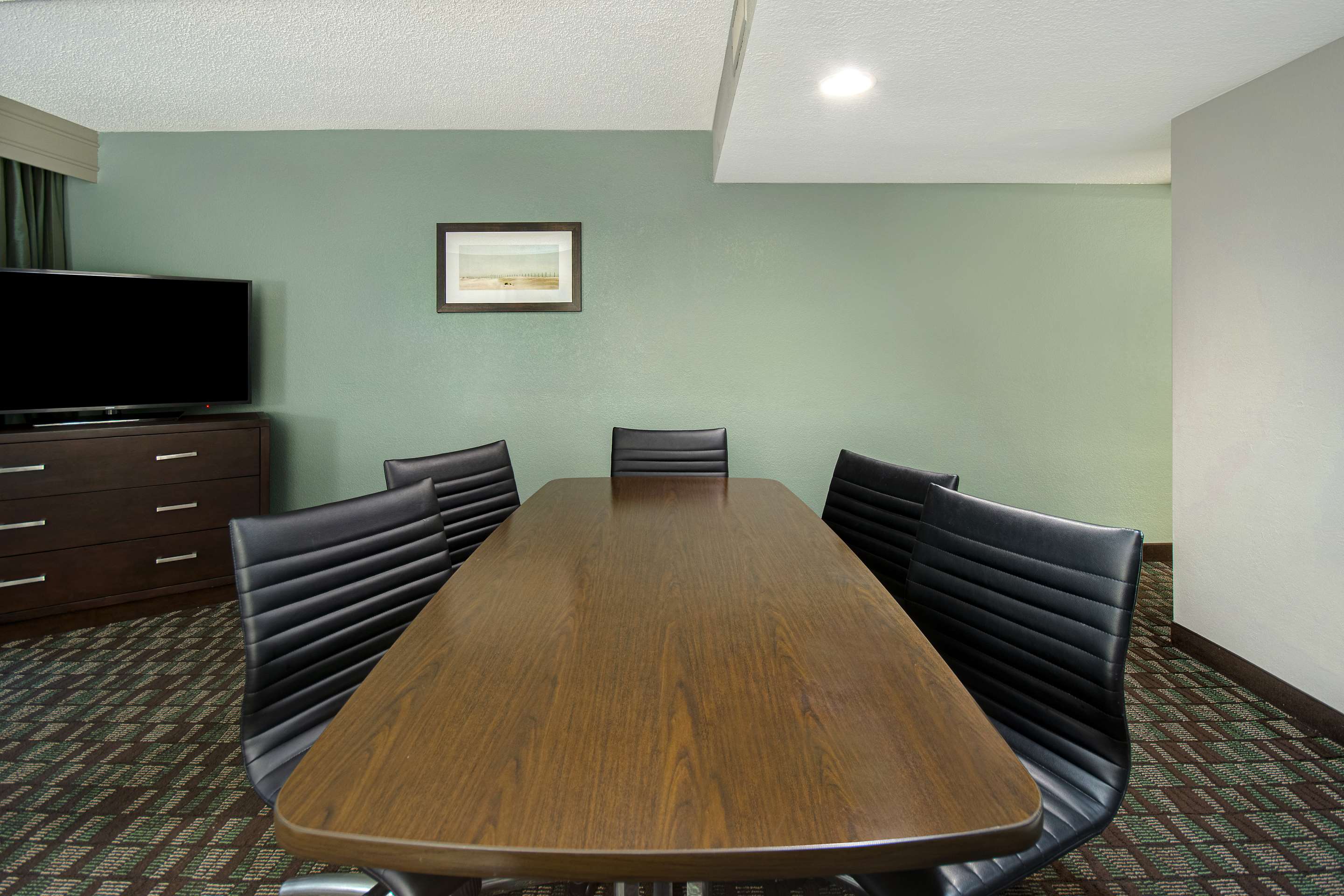 2 Room Conference Suite-1 King Bd-Atrium Bldg