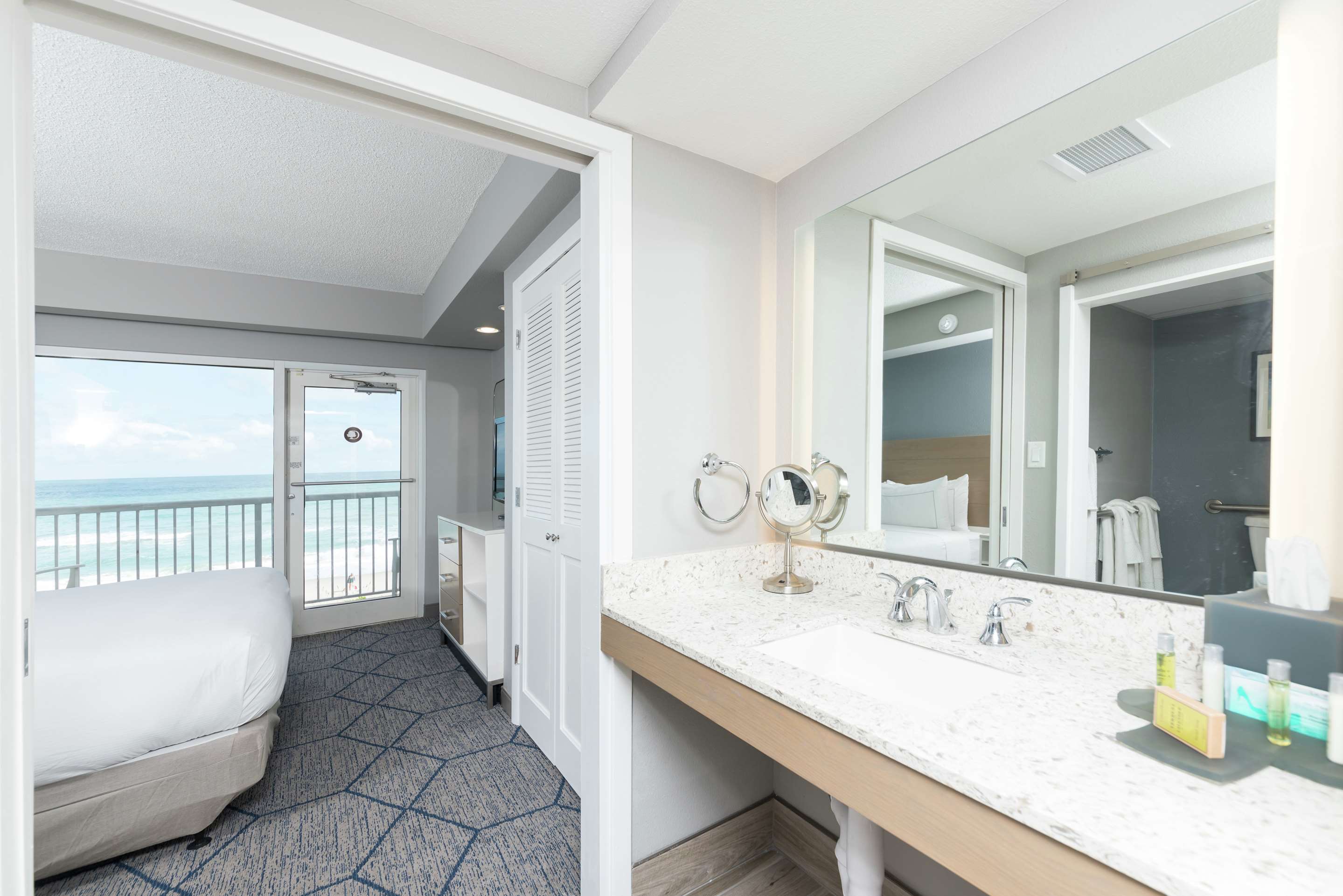 1 Queen Mobility Accessible with Roll-in Shower - Ocean View3 options