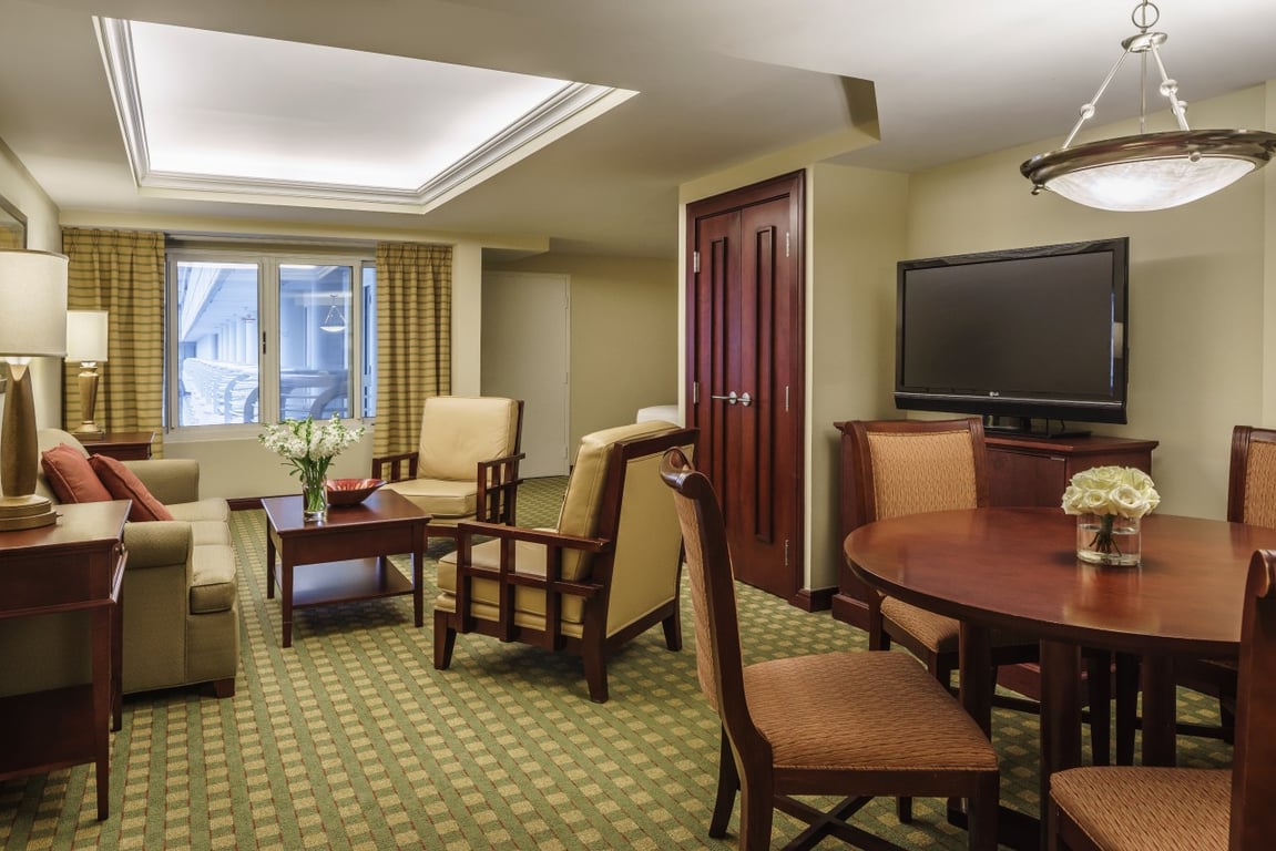 Junior Suite + King Room