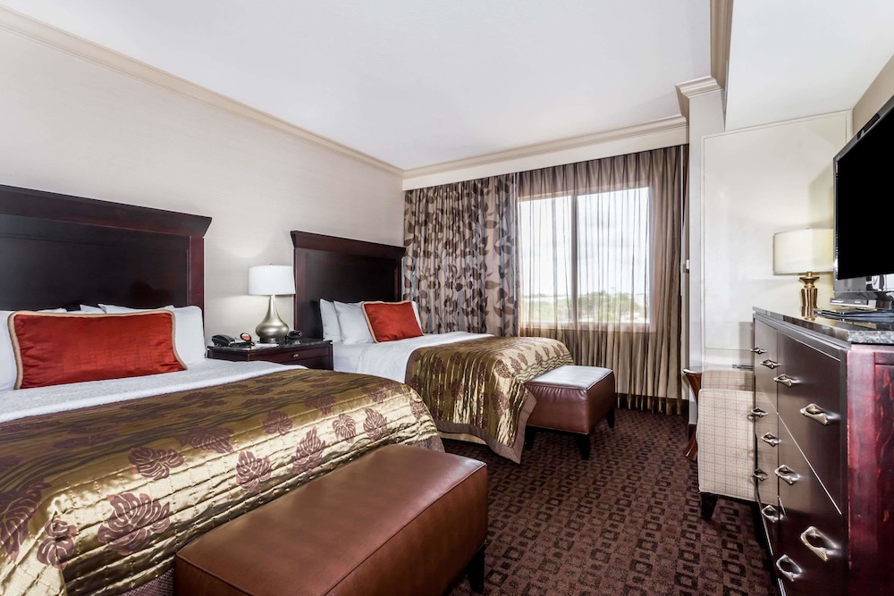 2 Queen Beds, One-Bedroom Suite + 2 Queen Beds, One-Bedroom Suite