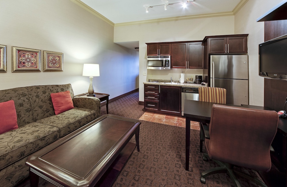 2 Queen Beds and 1 King Bed, Two-Bedroom Suite2 options